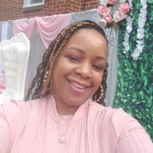 Profile photo of Hollie Crew